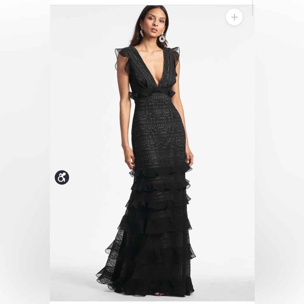 Serafina Gown - Black
Black Lace Tiered Skirt Gown